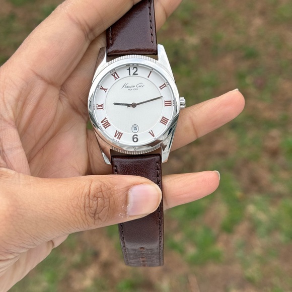 Kenneth Cole Silver Case Watch with Brown Strap White Dial classic men’s watch - Picture 4 of 10